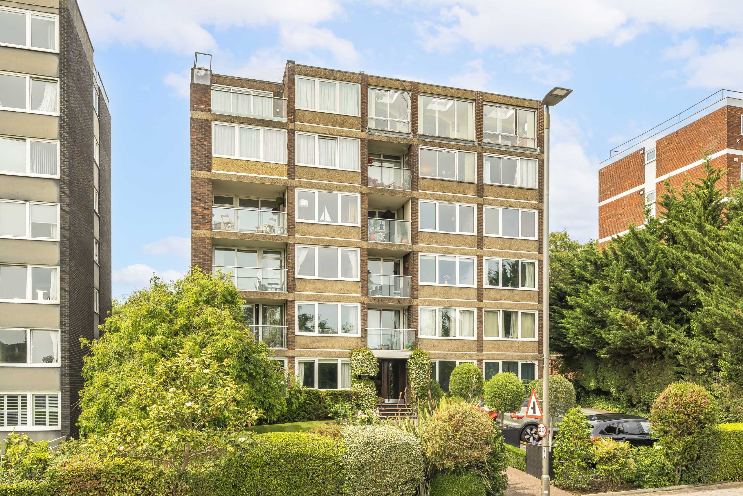 Flat Wimbledon Park Road in Greater London