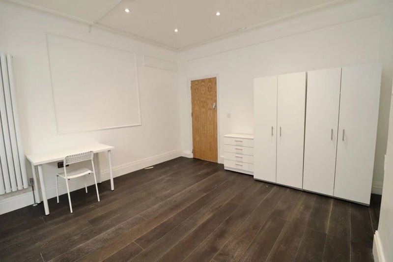 Room Mount Nod Road in Greater London