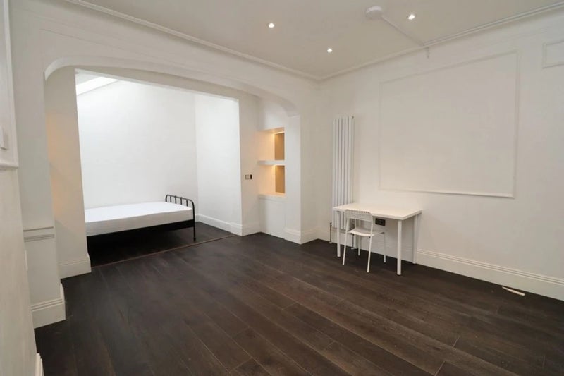 Room Mount Nod Road in Greater London