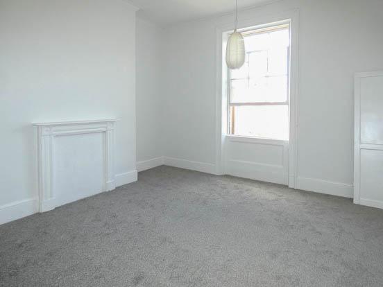 Flat Lansdown Place in Cheltenham