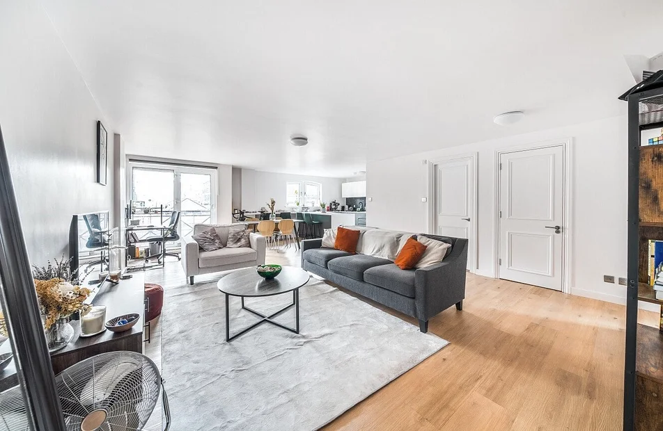 Flat Dockhead in Greater London