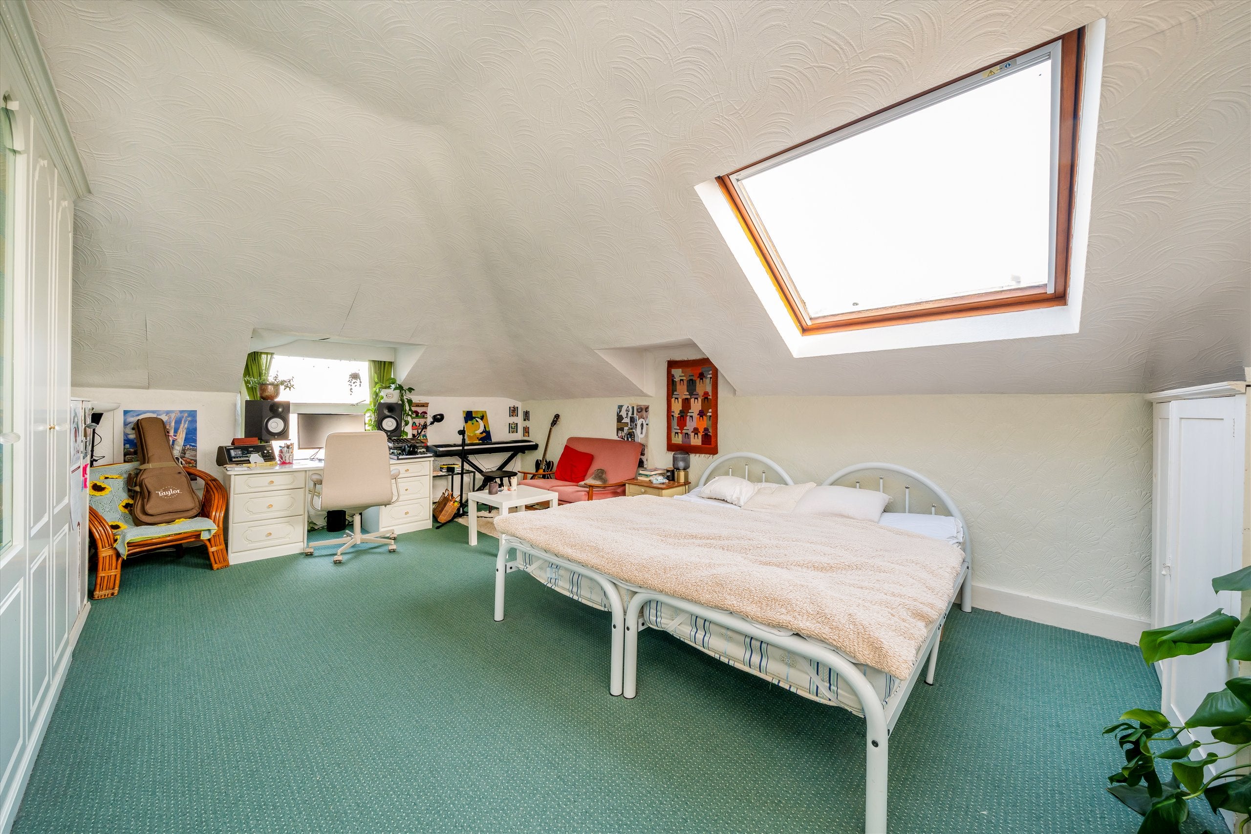 Flat Mowbray Road in Greater London