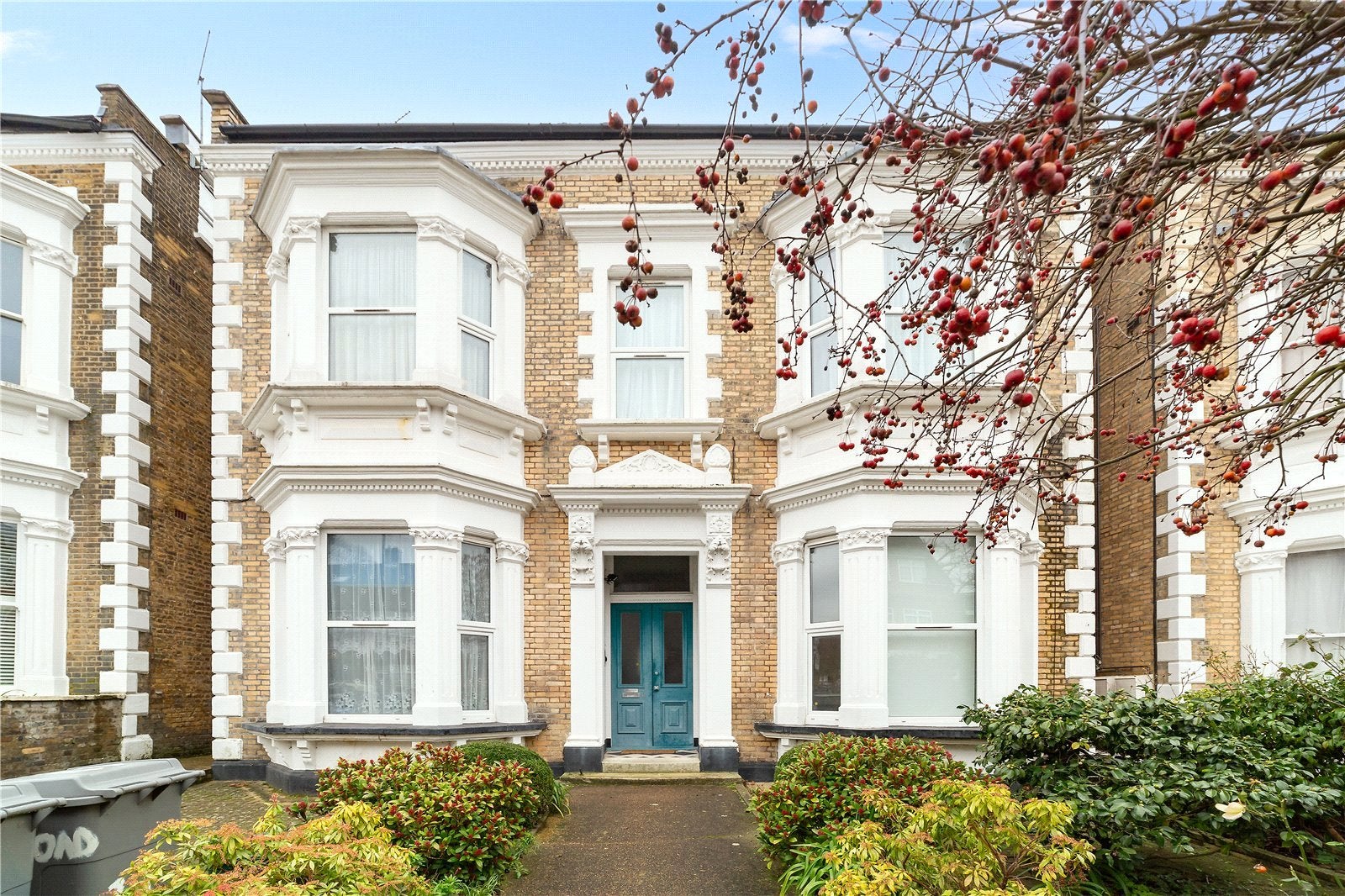 Flat Mowbray Road in Greater London