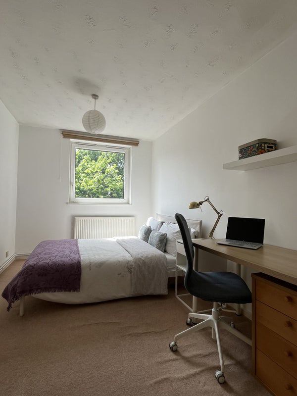 Room Ronald Street in Greater London