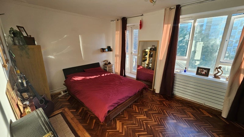 Flat Victoria Road in Greater London