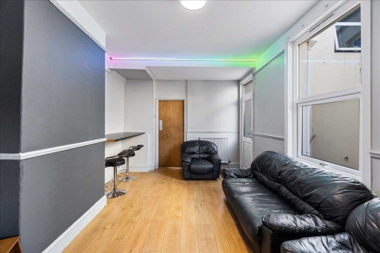 Flat Restormel Road in Plymouth