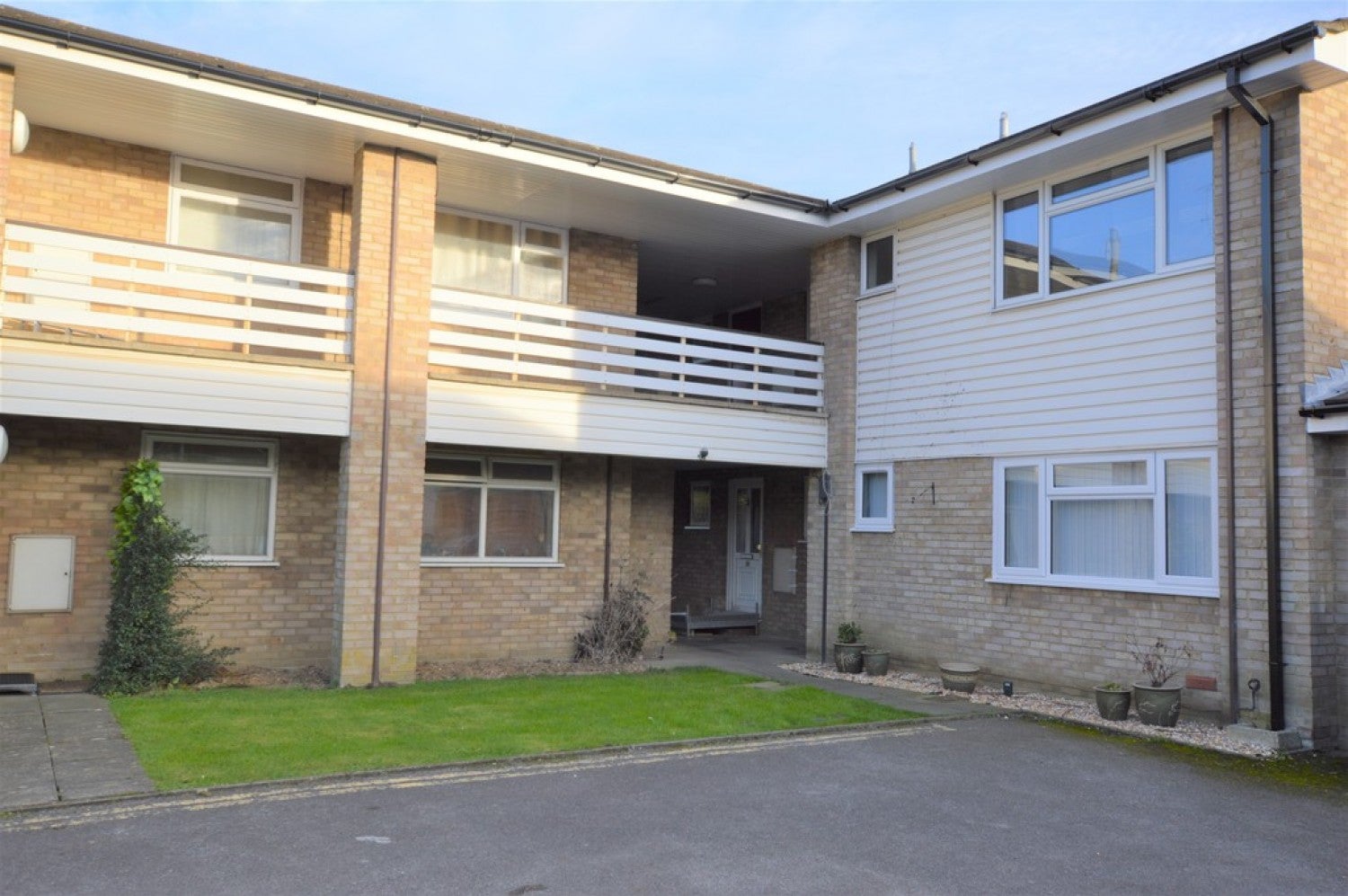 Flat Highclere Court in Woking