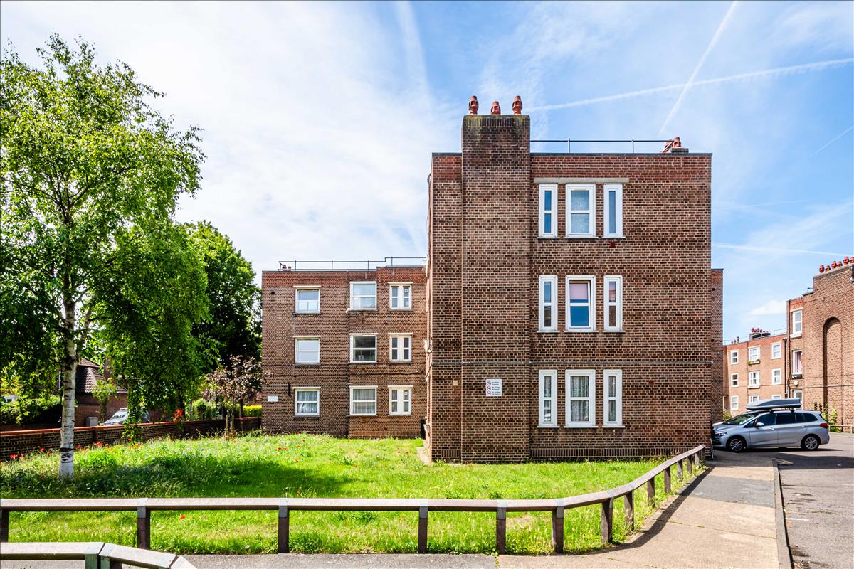 Flat Jacaranda Grove in Greater London