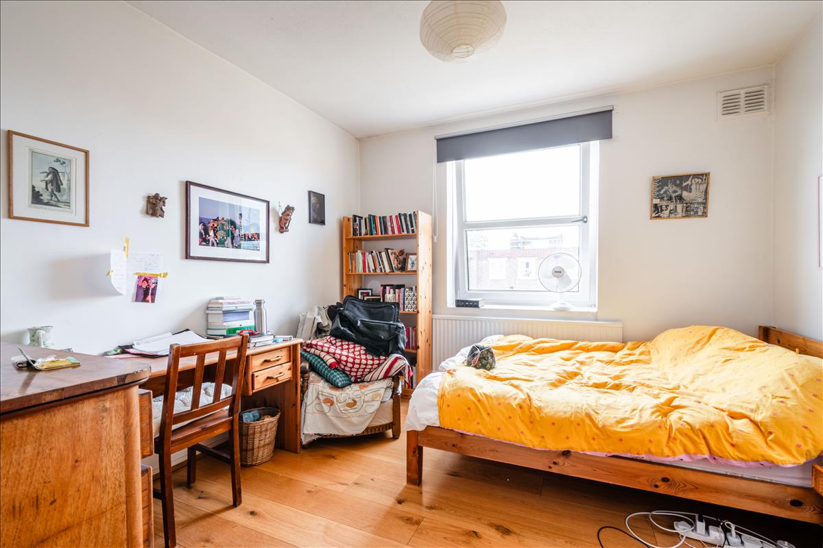 Flat Jacaranda Grove in Greater London