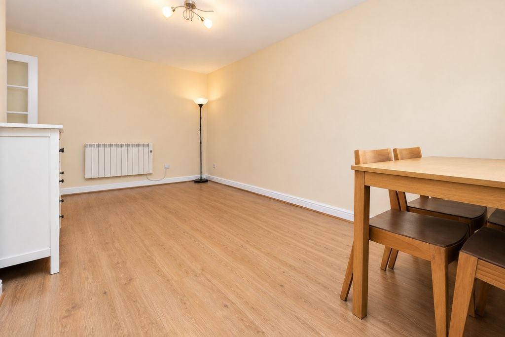 Flat Stevenson Close in Greater London