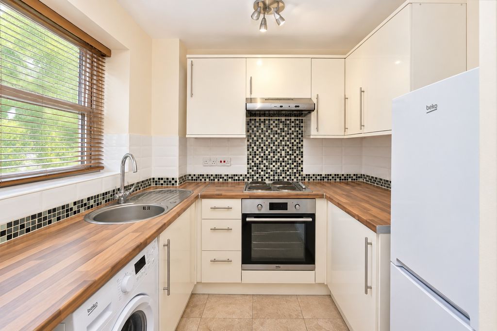 Flat Stevenson Close in Greater London