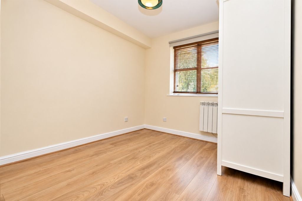 Flat Stevenson Close in Greater London