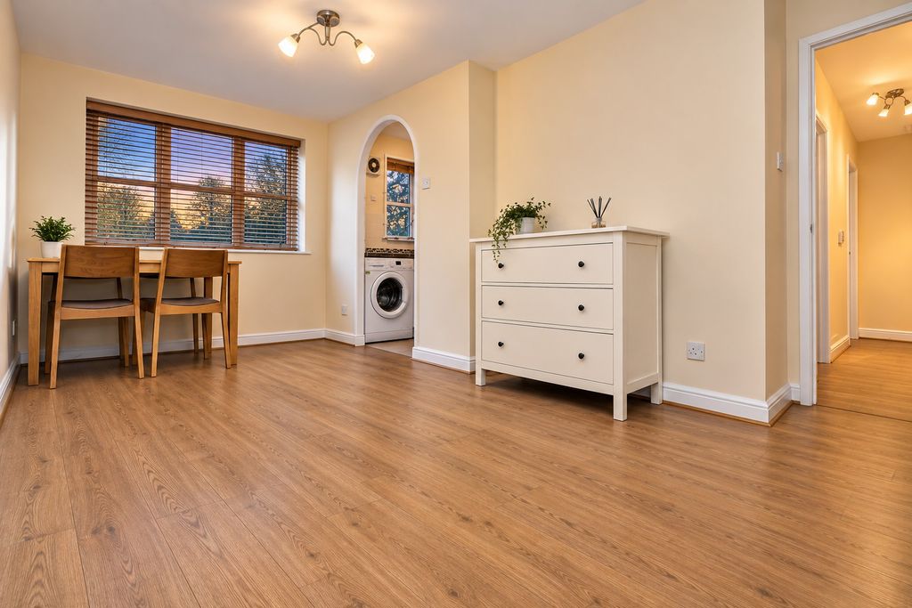 Flat Stevenson Close in Greater London