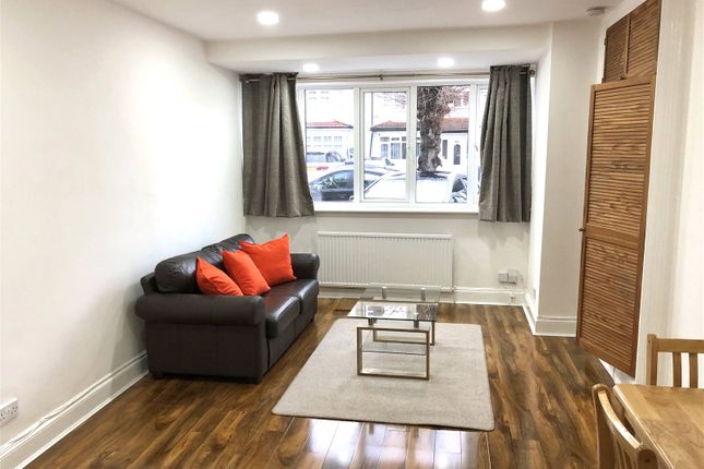 Flat Hamilton Road in Greater London