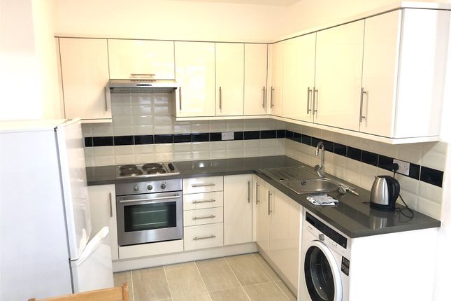 Flat Hamilton Road in Greater London