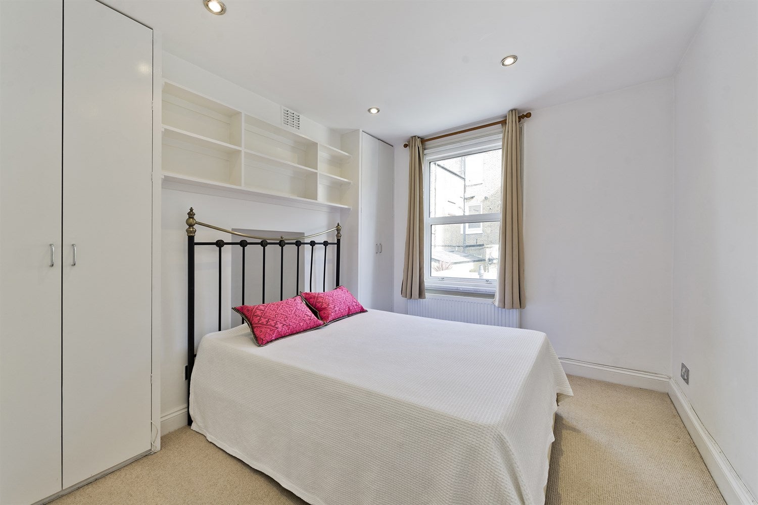 Flat Hormead Road in City of Westminster