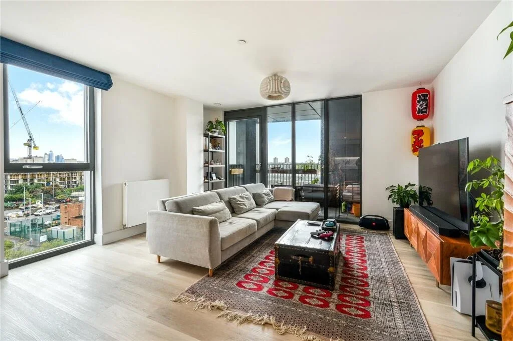 Room Marshgate Lane in Greater London