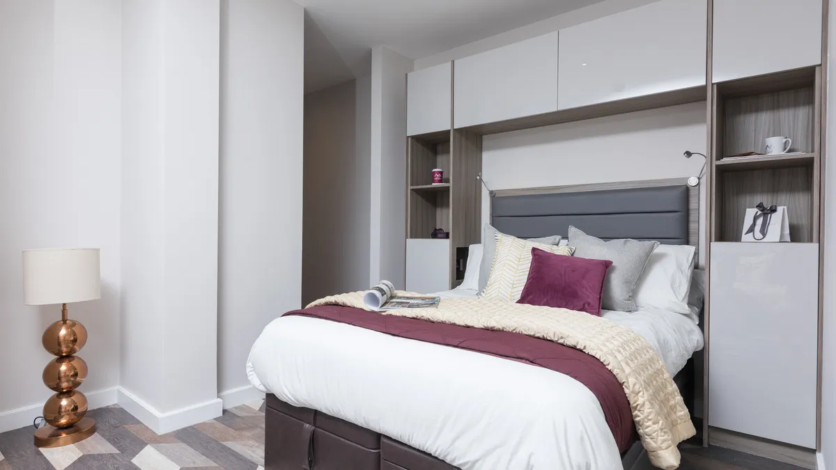 Flat Salisbury House in Salford
