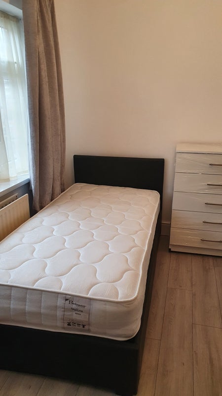 Room Sutherland Road in Greater London