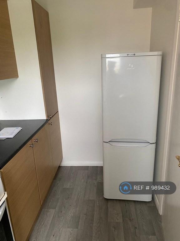 Flat Jack Clow Road in Greater London