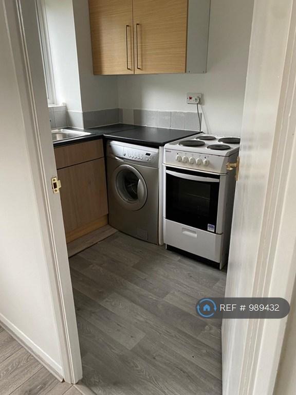 Flat Jack Clow Road in Greater London