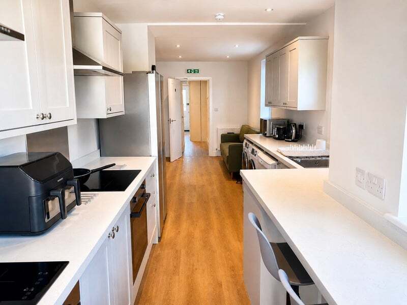 Room Cleveland Road in Gosport
