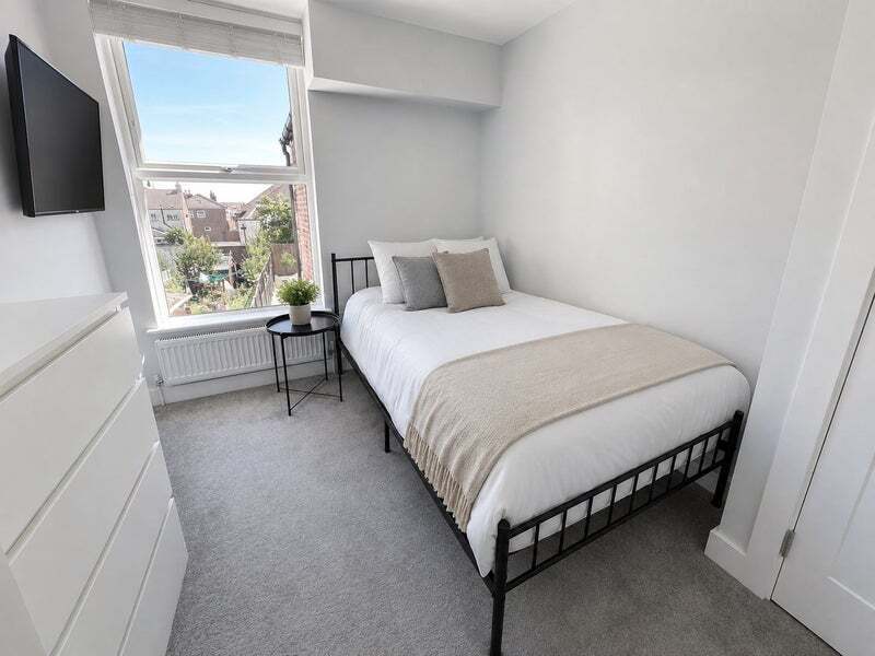 Room Cleveland Road in Gosport