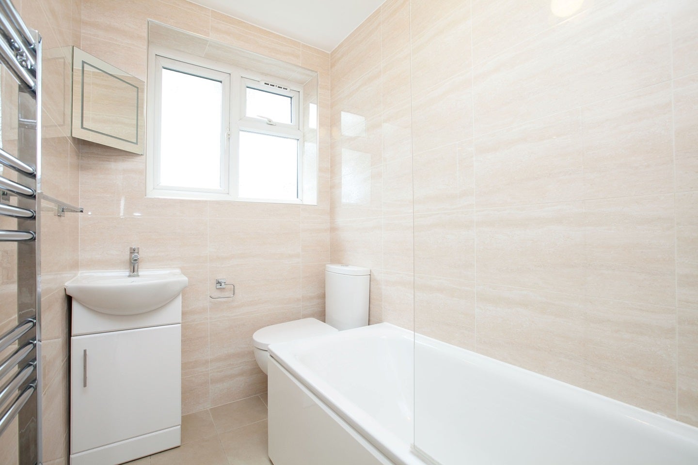 Flat Wilton Road in Greater London