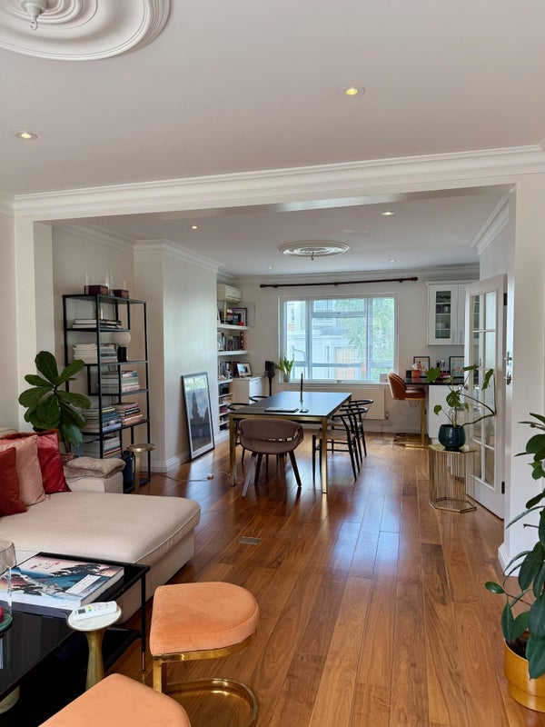 Room Warwick Gardens in Greater London