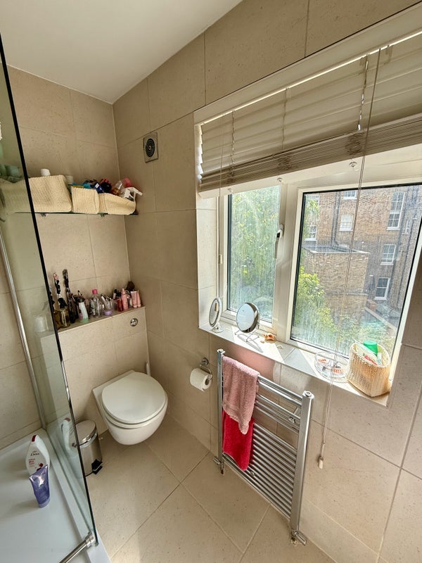 Room Warwick Gardens in Greater London