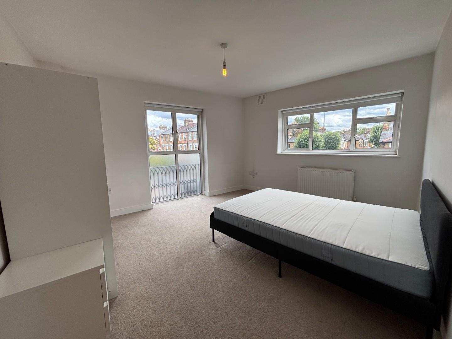 Flat Croxted Road in Greater London