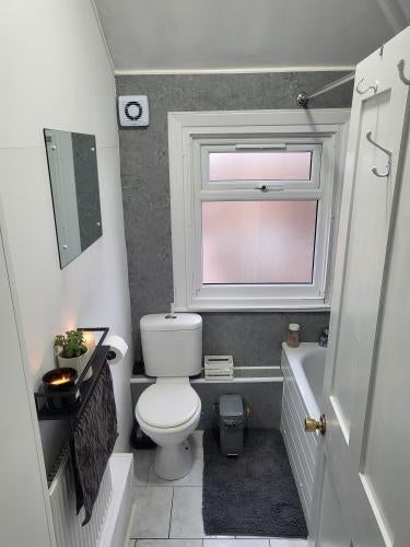 Room Lower Clapton Road in Greater London