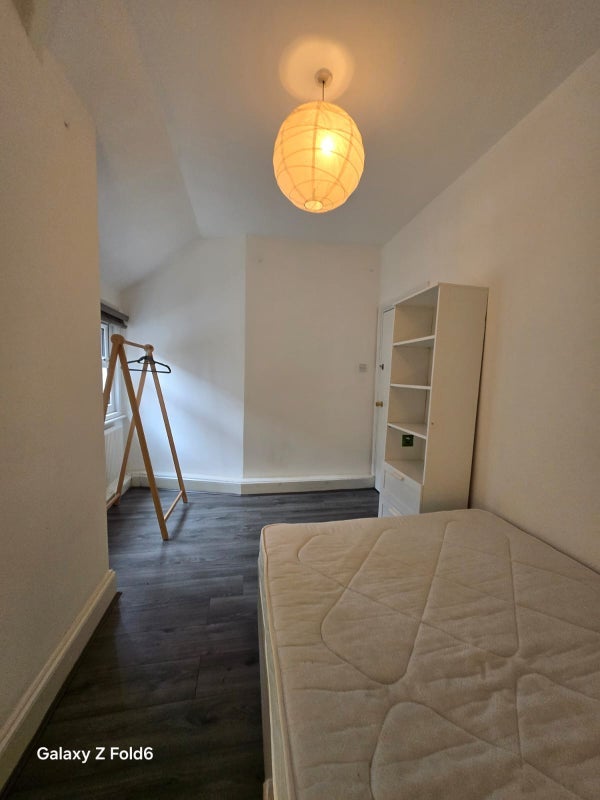 Room Lower Clapton Road in Greater London