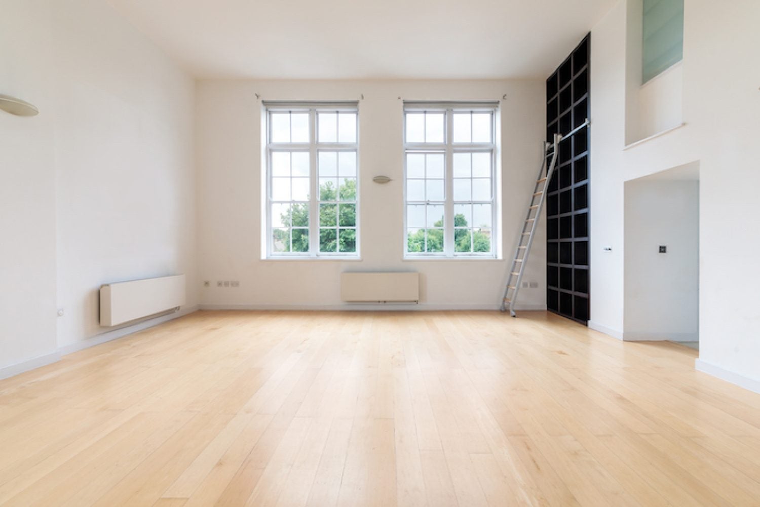 Flat Thackeray Road in Greater London