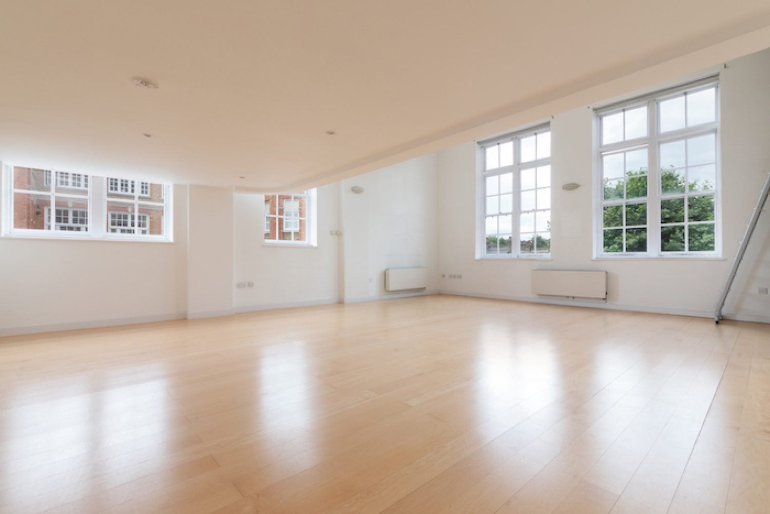 Flat Thackeray Road in Greater London