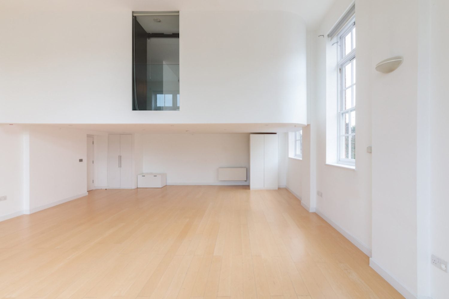 Flat Thackeray Road in Greater London