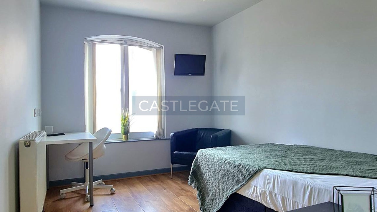 Room Threadneedle Street in Kirklees