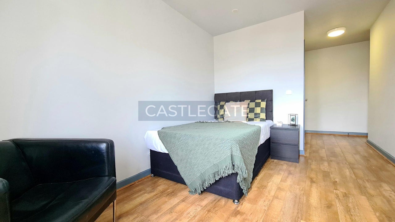 Room Threadneedle Street in Kirklees