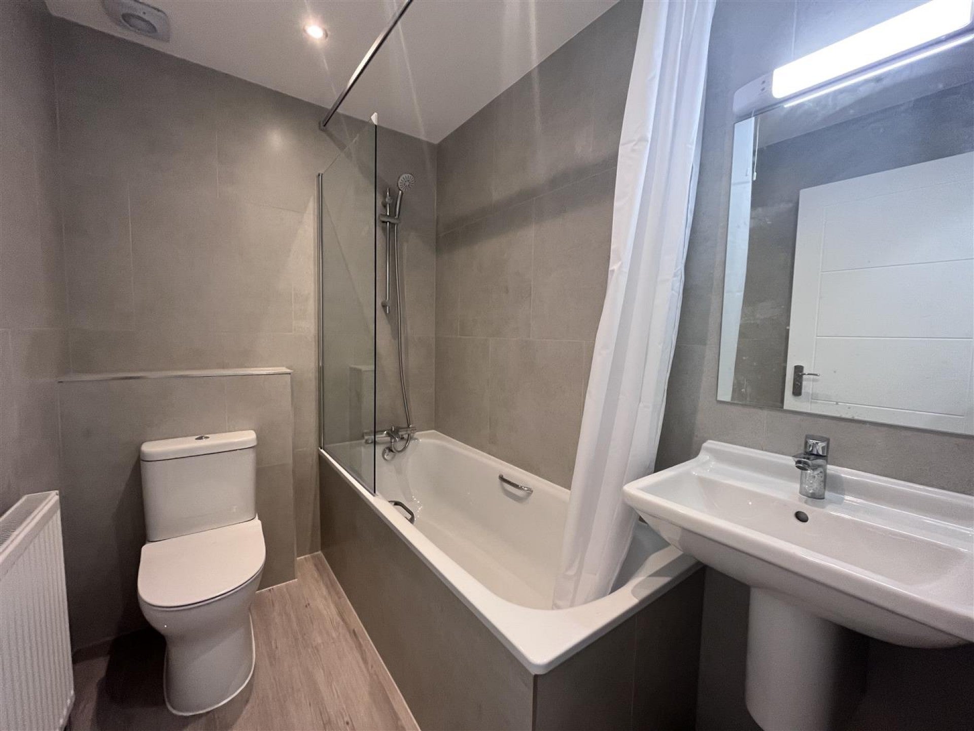 Flat Mallard Close in Greater London