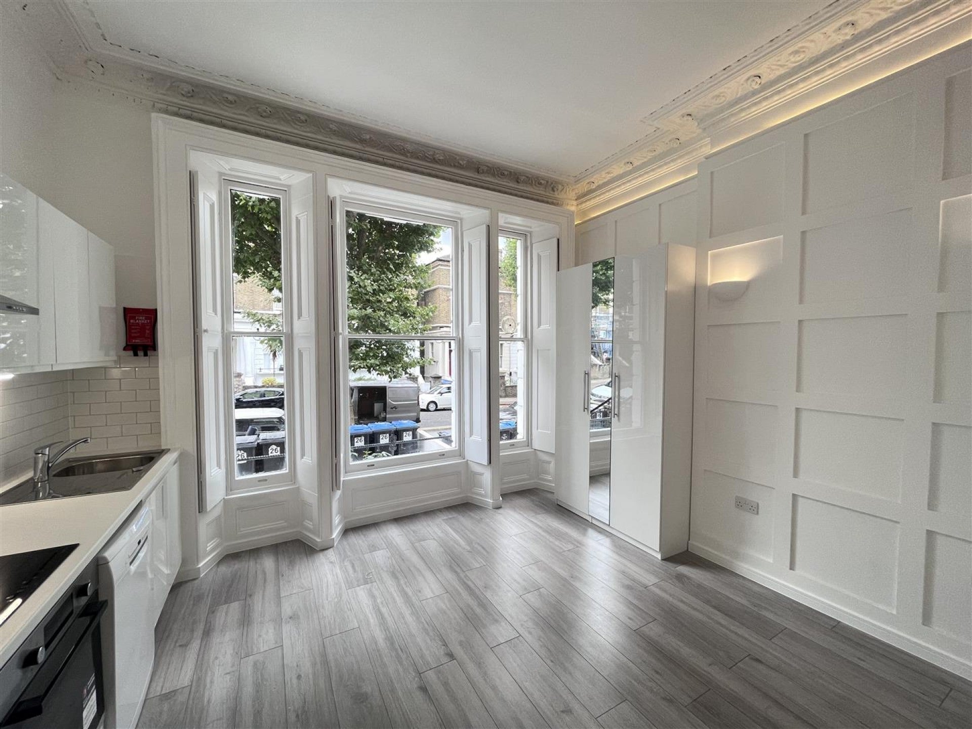 Flat Mallard Close in Greater London