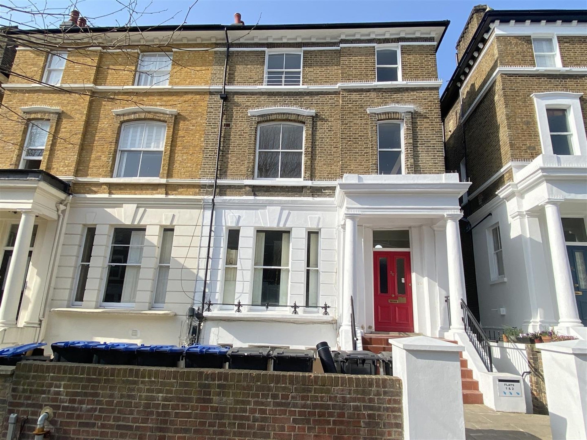 Flat Mallard Close in Greater London