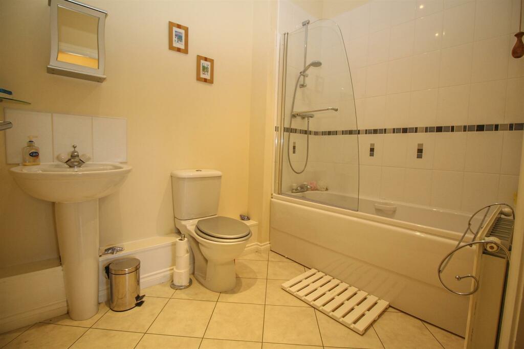 Flat Charlton Court in Newcastle upon Tyne
