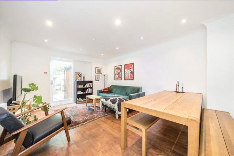 Room Vallance Road in Greater London