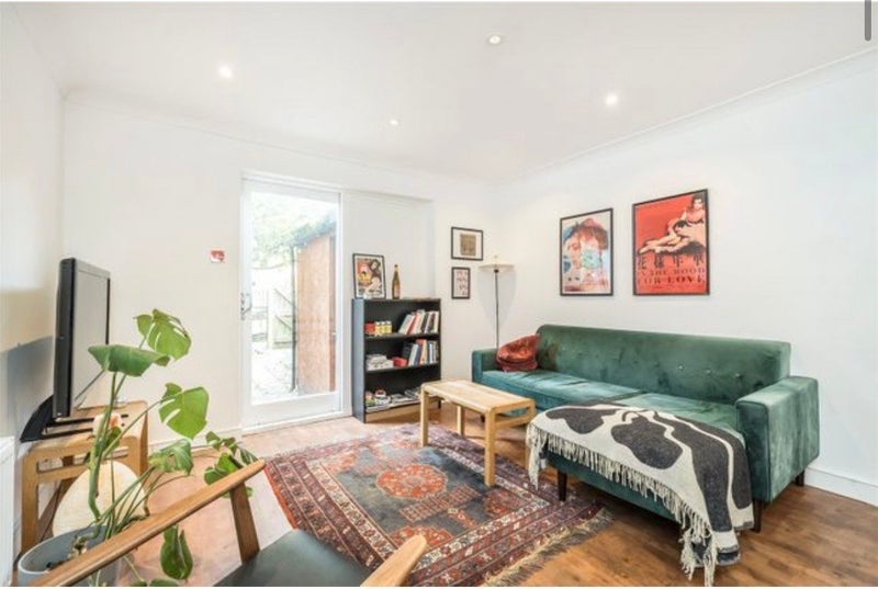 Room Vallance Road in Greater London