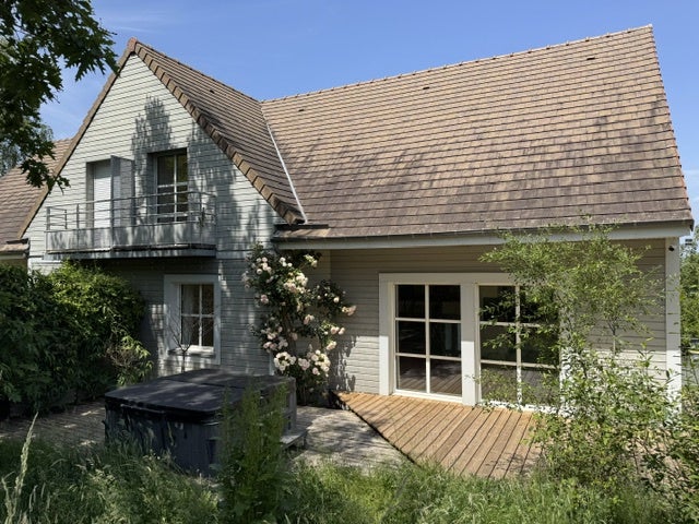 House Avenue Georges Clemenceau in Villennes-sur-Seine