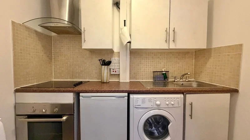 Room Langton Road in Greater London