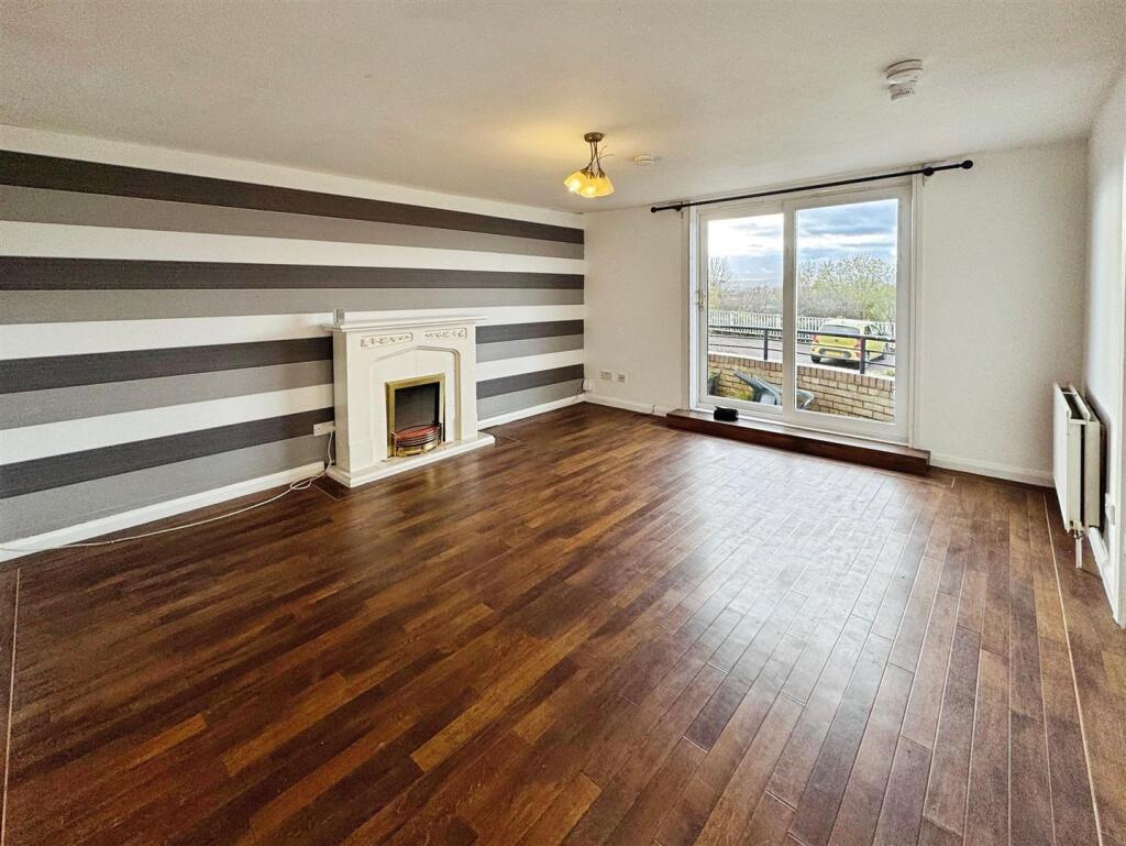 Flat Windsor Crescent in Clydebank