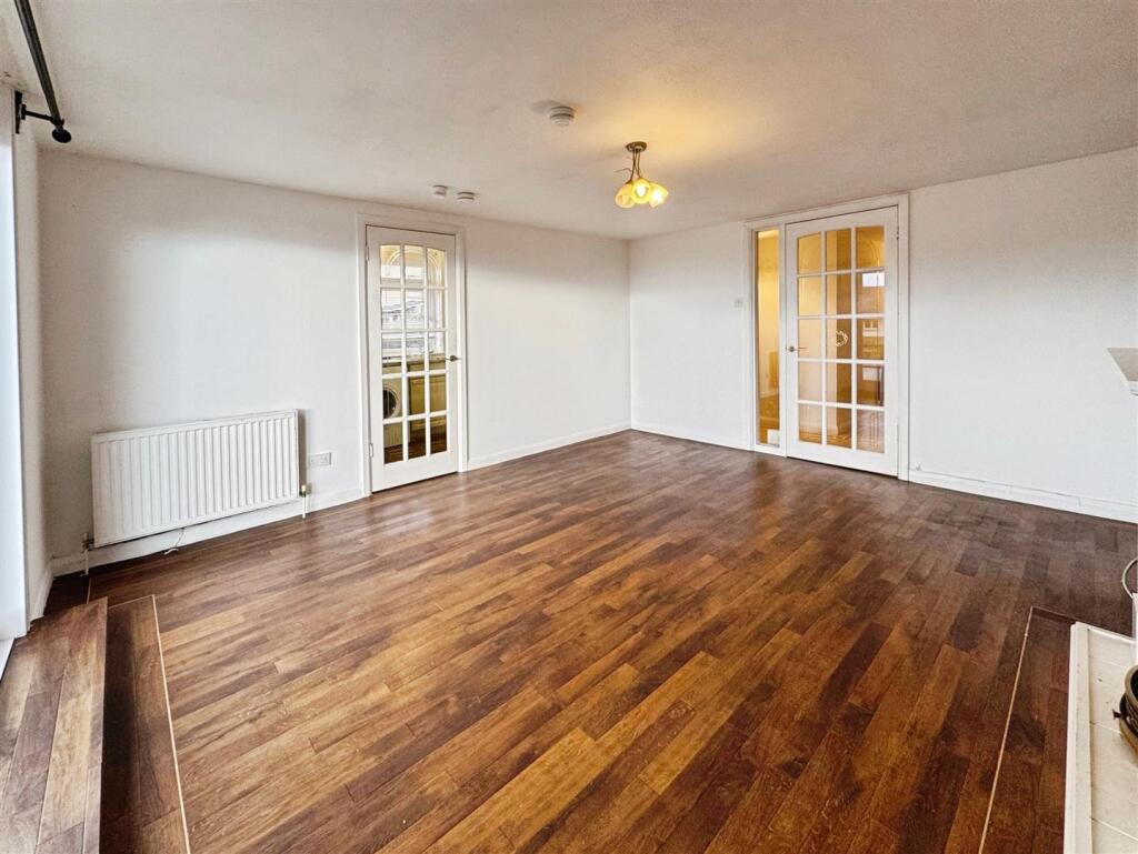 Flat Windsor Crescent in Clydebank