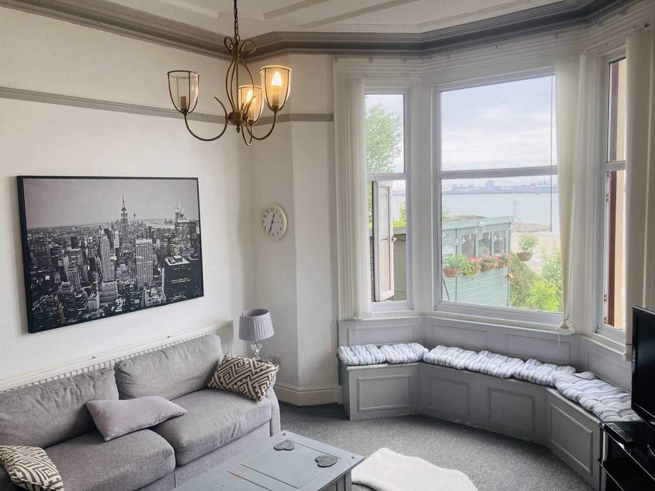 Flat Riversdale Road in Wallasey