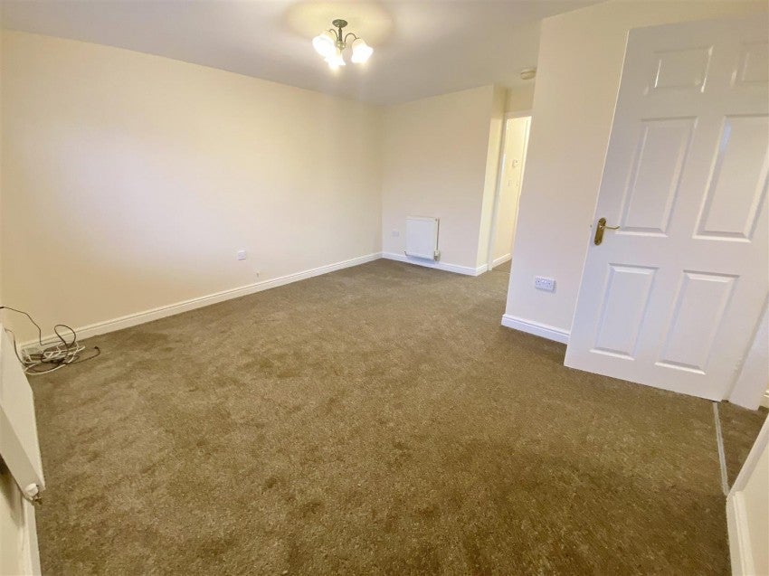 Flat Chestnut Drive in Eggborough